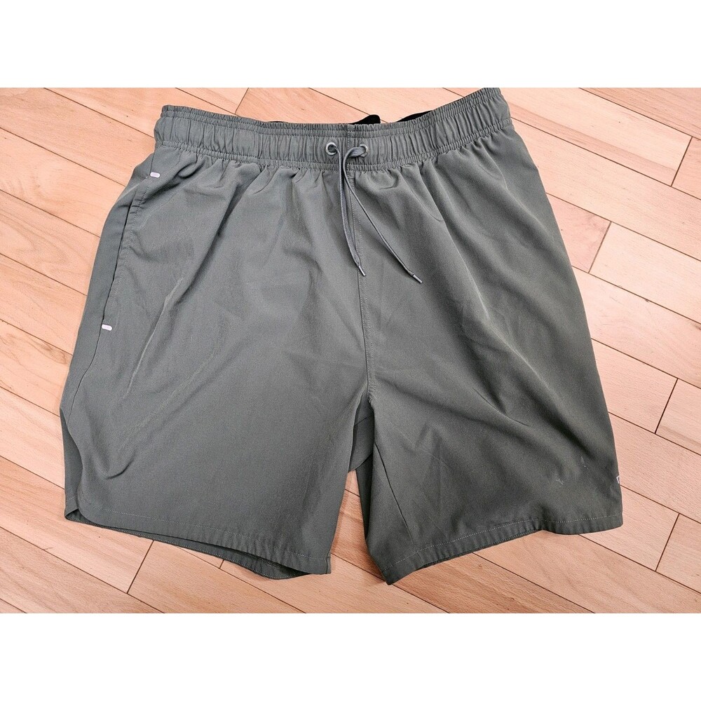 Rebok Men's Green Workout Athletic Shorts Size Large Reflective Pockets